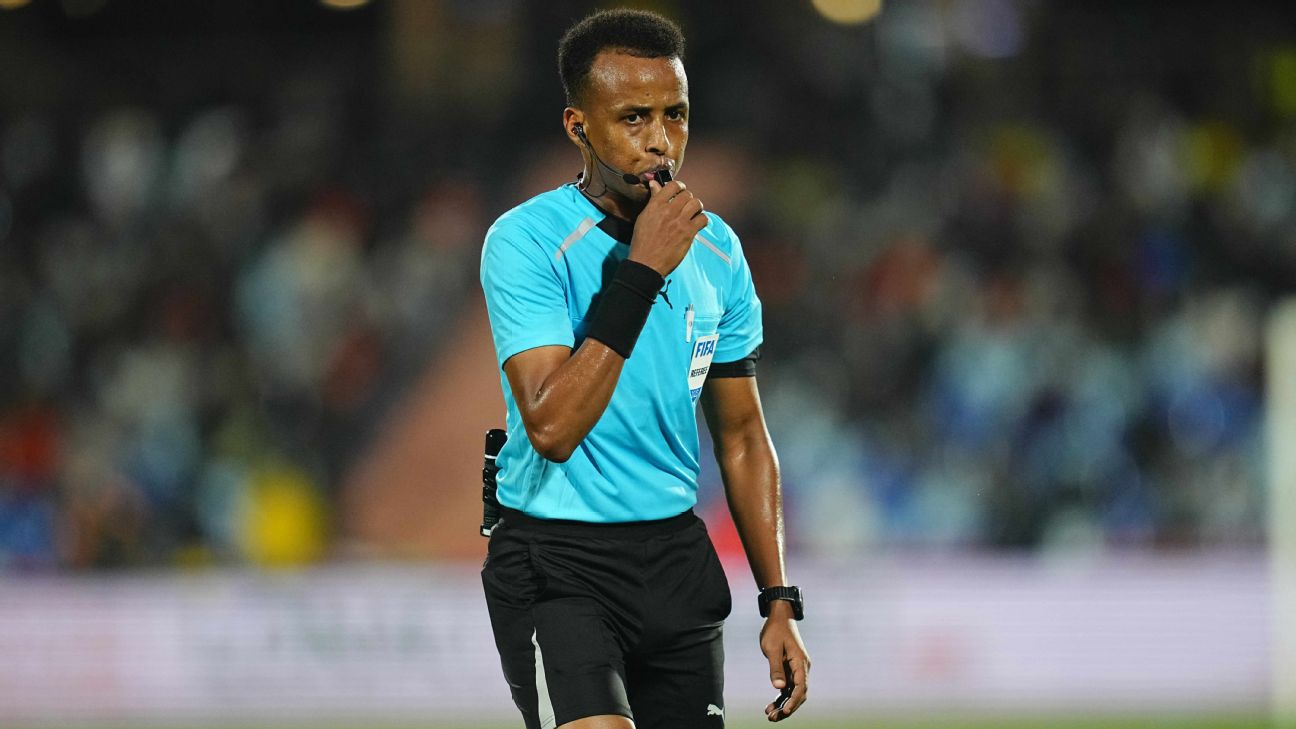 被美国拒入后，索马里裁判奥马尔·阿坦执法欧超杯决赛